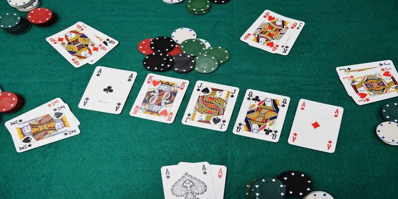 Tổng hợp luật chơi poker phổ biến tại thị trường game cược Việt Nam